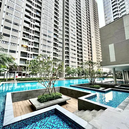 Youth City Pool View Near Airport Aeon Usim Inti Nilai Bagian luar foto