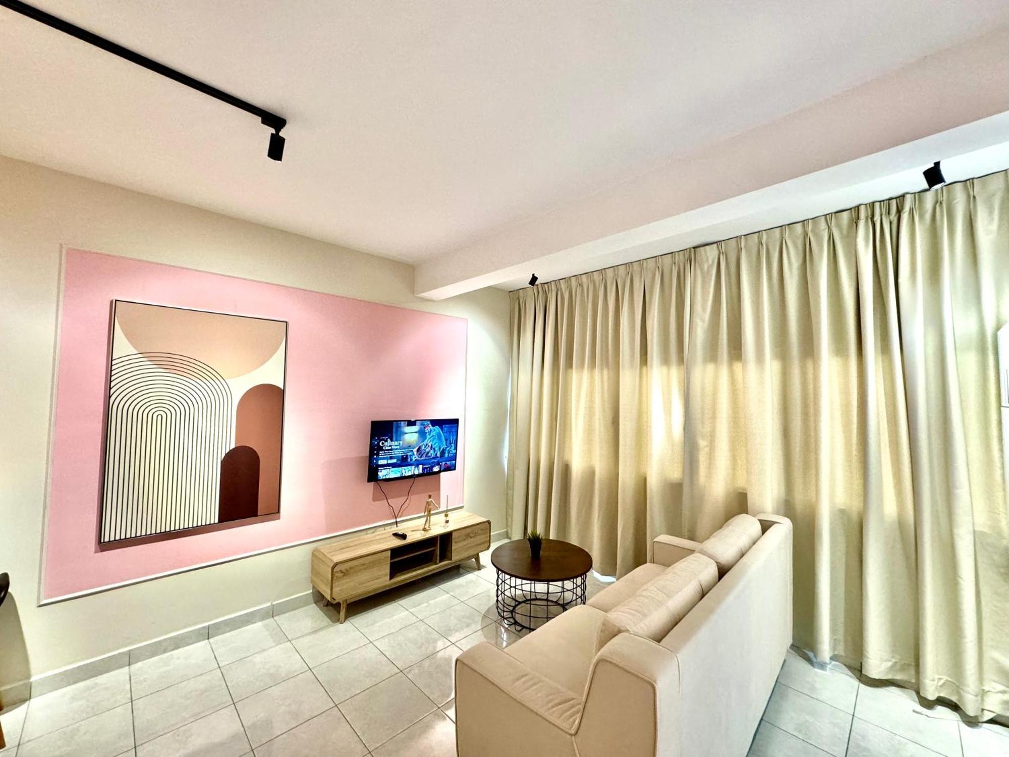 Youth Pool View Near Airport Aeon Usim Inti Apartment *