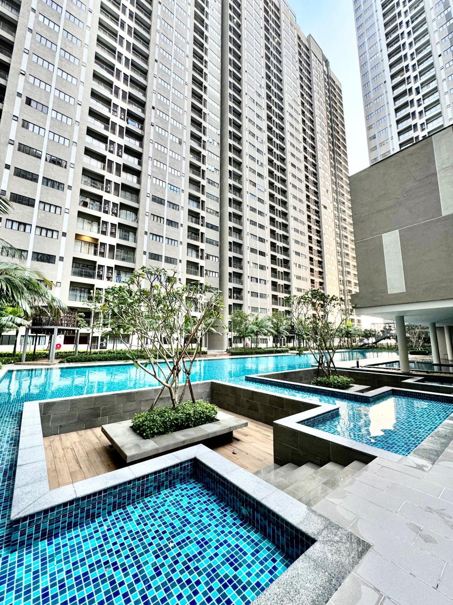 Youth Pool View Near Airport Aeon Usim Inti *